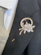 Load image into Gallery viewer, Bridal Brooch Bouquet, Vintage style, Ivory blush Wedding Bouquet, Gold Jeweled Bouquet, Brooch Bouquet, Unique, Silk Flower Bouquet,