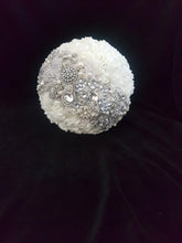 Load image into Gallery viewer, Crystal brooch wedding bouquet