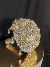 Load image into Gallery viewer, Gold brooch bouquet. Luxury Crystal pearl & Brooch Bridal Bouquet