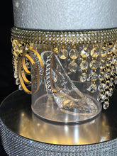 Load image into Gallery viewer, Personalised Crystal Monogram Cake Divider with Glass Slipper, LED Cake Separator, Luxury Wedding Quinceañera Cake Stand Insert
