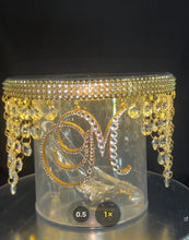 Load image into Gallery viewer, Personalised Crystal Monogram Cake Divider with Glass Slipper, LED Cake Separator, Luxury Wedding Quinceañera Cake Stand Insert
