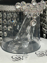 Load image into Gallery viewer, Glass slipper cake separator, shoe wedding cake separator ,8&quot; cake divider by Crystal wedding uk

