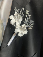 Load image into Gallery viewer, White Flower Rhinestone Wedding Boutonniere: Silver Ribbon Stem
