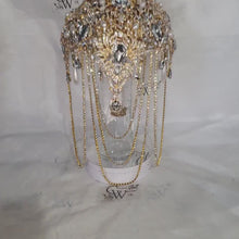 Load and play video in Gallery viewer, Gold Brooch bouquet, Jewel crystal wedding bouquet. Crystal Bridal Brooch Bouquet, cascade Jewel bouquet by Crystal wedding uk
