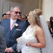 Load image into Gallery viewer, Crystal brooch bouquet

