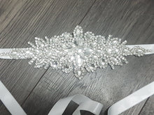 Load image into Gallery viewer, Vintage style Bridal Flapper headpiece fascinator ,1920&#39;s rhinestone Headpiece, The Great Gatsby rhinestone brooch, hair tie
