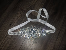Load image into Gallery viewer, Vintage style Bridal Flapper headpiece fascinator ,1920&#39;s rhinestone Headpiece, The Great Gatsby rhinestone brooch, hair tie
