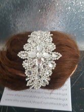 Load image into Gallery viewer, Vintage style Bridal Flapper headpiece fascinator ,1920&#39;s rhinestone Headpiece, The Great Gatsby rhinestone brooch, hair tie
