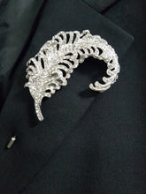 Load image into Gallery viewer, Peacock feather buttonhol Boutonniere Feather brooch, Alternative flower, Wedding Buttonhole Pin.  Wedding Boutonnière by Crystal wedding uk
