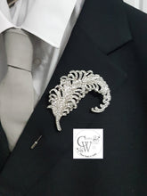 Load image into Gallery viewer, Peacock feather buttonhol Boutonniere Feather brooch, Alternative flower, Wedding Buttonhole Pin.  Wedding Boutonnière by Crystal wedding uk
