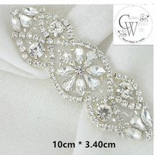 Load image into Gallery viewer, Vintage Glam hair comb, Art Deco, Crystal rhinestone  hairpiece,  Great Gatsby.
