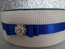 Load image into Gallery viewer, Pearl cake stand, cake holder with  any colour and Pearl brooch
