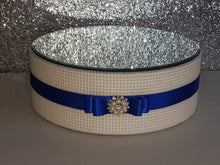 Load image into Gallery viewer, Pearl cake stand, cake holder with  any colour and Pearl brooch

