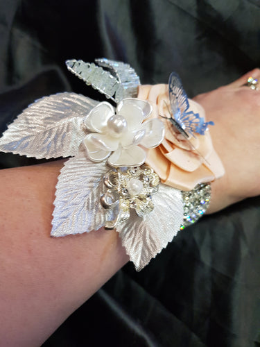 Wedding wrist corsage