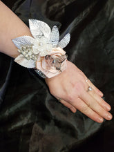 Load image into Gallery viewer, Wedding wrist corsage
