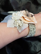 Load image into Gallery viewer, Wedding wrist corsage
