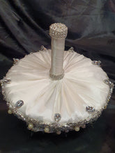 Load image into Gallery viewer, Crystal brooch bouquet, jeweledge  bouquet, alternative Great Gatsby style wedding flowers.

