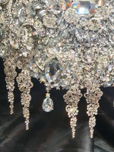 Load image into Gallery viewer, Crystal brooch bouquet, jeweledge  bouquet, alternative Great Gatsby style wedding flowers.
