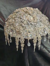 Load image into Gallery viewer, Crystal brooch bouquet, jeweledge  bouquet, alternative Great Gatsby style wedding flowers.
