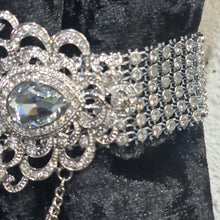 Load image into Gallery viewer, Crystal drapeTie Backs, rhinestone Curtains hold backs, magnetic holders
