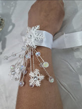 Load image into Gallery viewer, Snowflak and crystal wire  wrist corsage
