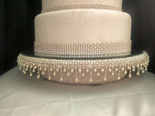 Load image into Gallery viewer, Pearl and Diamante embellished droplet illuminated led cake stand
